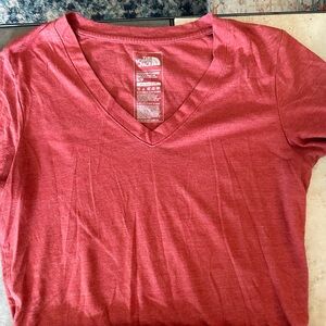 Simple red North face shirt